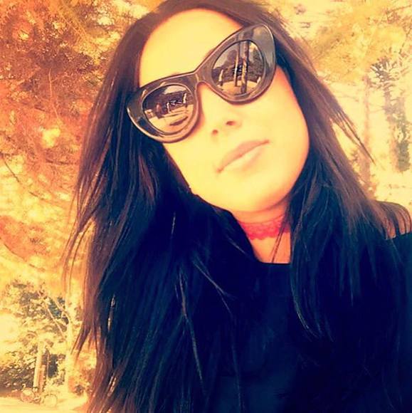 Meet your Posher, Danielle - Picture 1 of 1